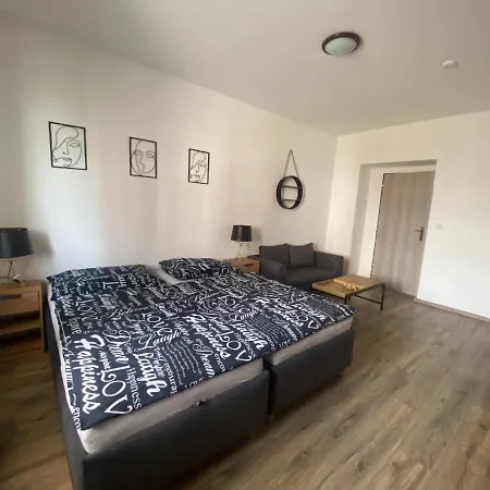 Cerna Ruze - 4 Pilzno