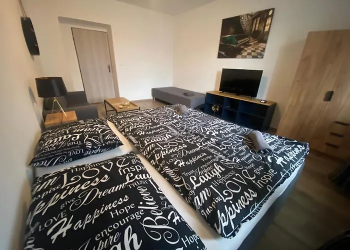 Cerna Ruze - 4 Apartament *